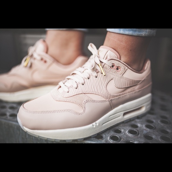 Nike Shoes - Nike Air Max 1 PRM